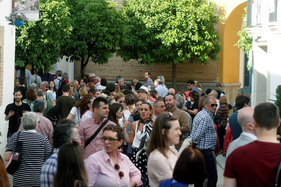 Córdboa vive estos días su tradicional fiesta de los patios, que llena de aroma y color sus calles con multicolores flores. El evento atrae a miles de turistas cada año.