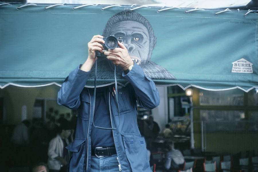 Elliott Erwitt. France. Saint Tropez. 1979. Elliott Erwitt, autorretrato