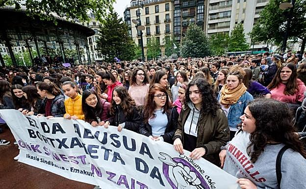 Concentración de los estudiantes en San Sebastián