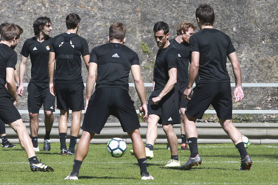 Los jugadores de la Real Sociedad han entrenado este viernes en Zubieta de cara al partido de mañana a las 16.15 horas en Anoeta contra el Leganés en Anoeta.