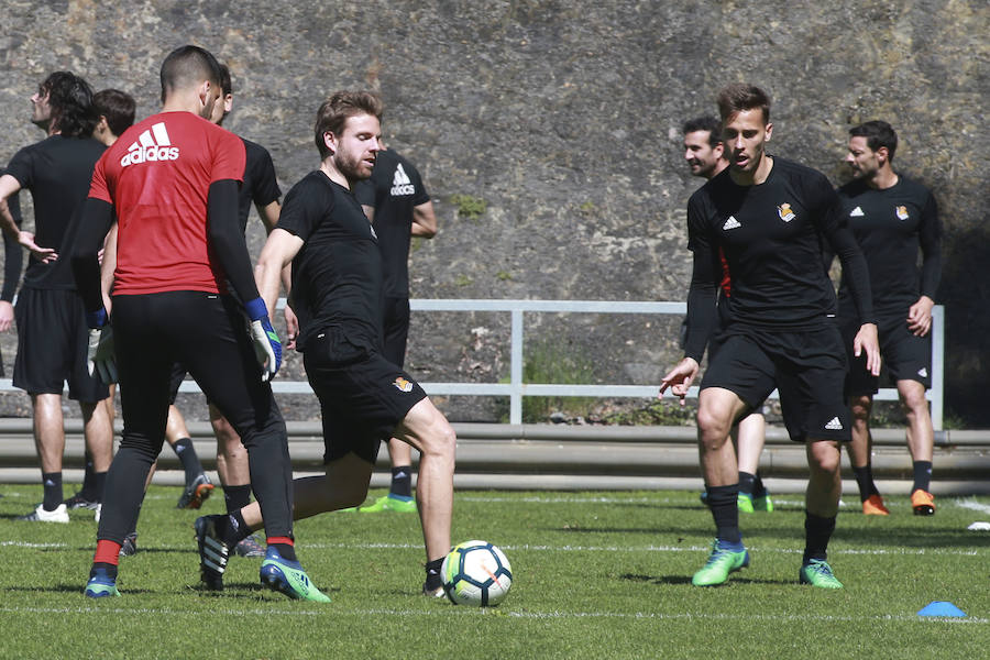 Los jugadores de la Real Sociedad han entrenado este viernes en Zubieta de cara al partido de mañana a las 16.15 horas en Anoeta contra el Leganés en Anoeta.