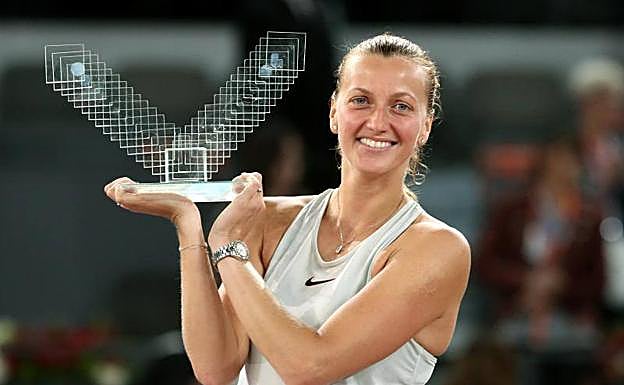 Kvitova, celebrando su tercer título en Madrid