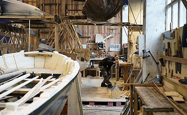 Imagen principal - Imágenes de Albaola, Museo Zumalakarregi y el Topic de Tolosa. 