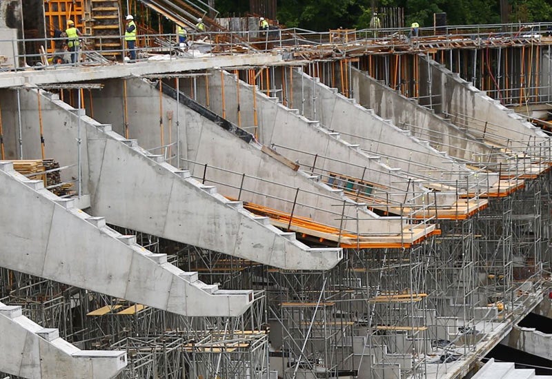 Las obras en el estadio de Anoeta avanzan al ritmo previsto y ya se puede ver buena parte de la grada sur, que recibirá el nombre de Aitor Zabaleta.