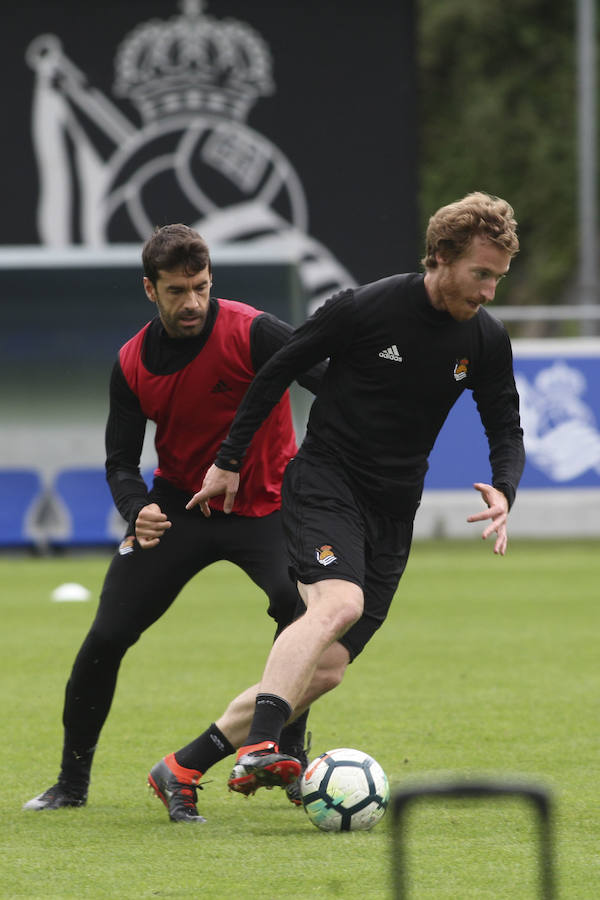 El equipo txuri-urdin se ha ejercitado con la baja de Héctor Moreno y la novedad de Le Normand 