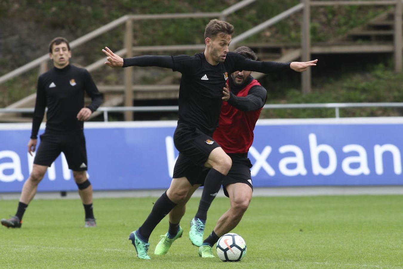 El equipo txuri-urdin se ha ejercitado con la baja de Héctor Moreno y la novedad de Le Normand 