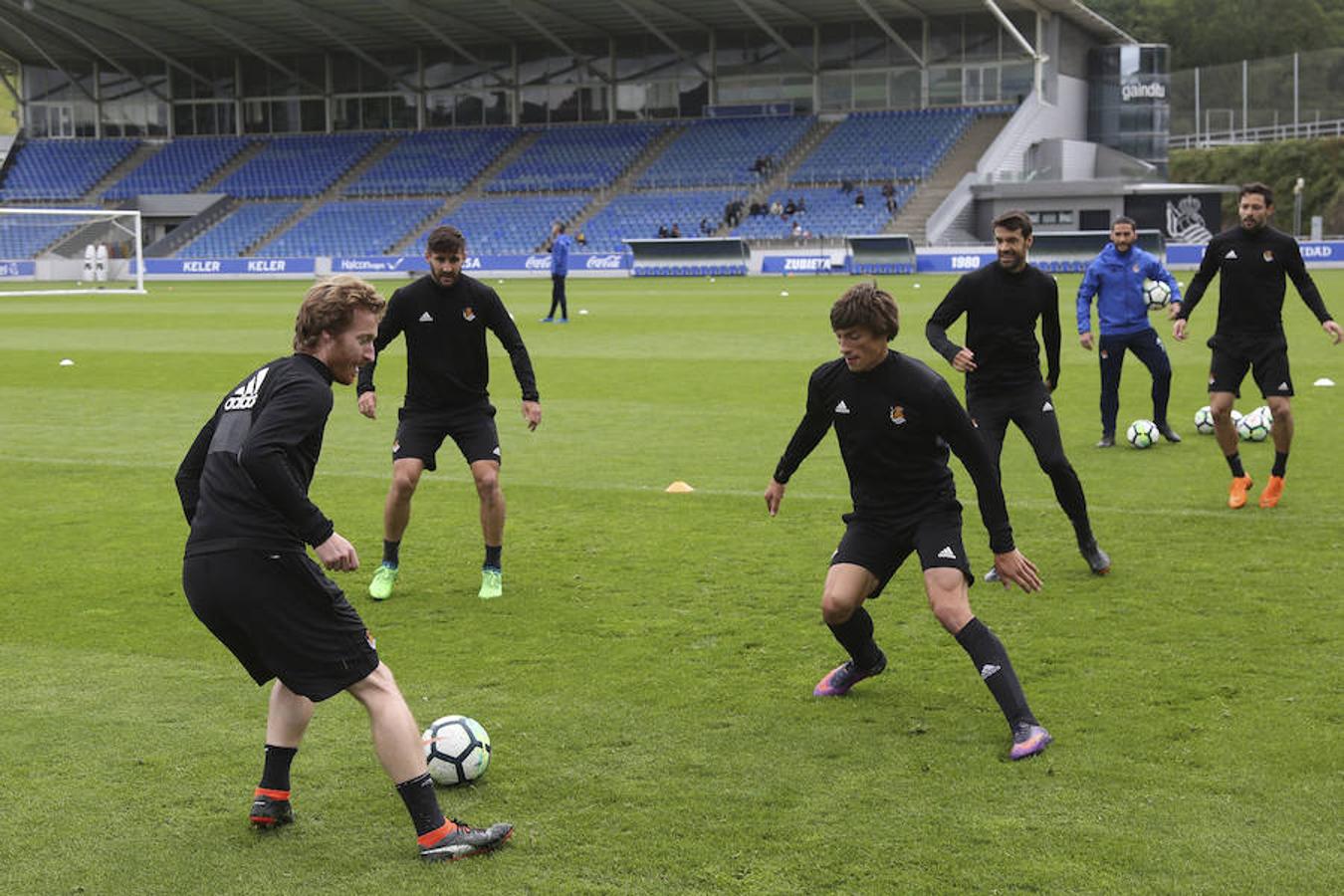 El equipo txuri-urdin se ha ejercitado con la baja de Héctor Moreno y la novedad de Le Normand 