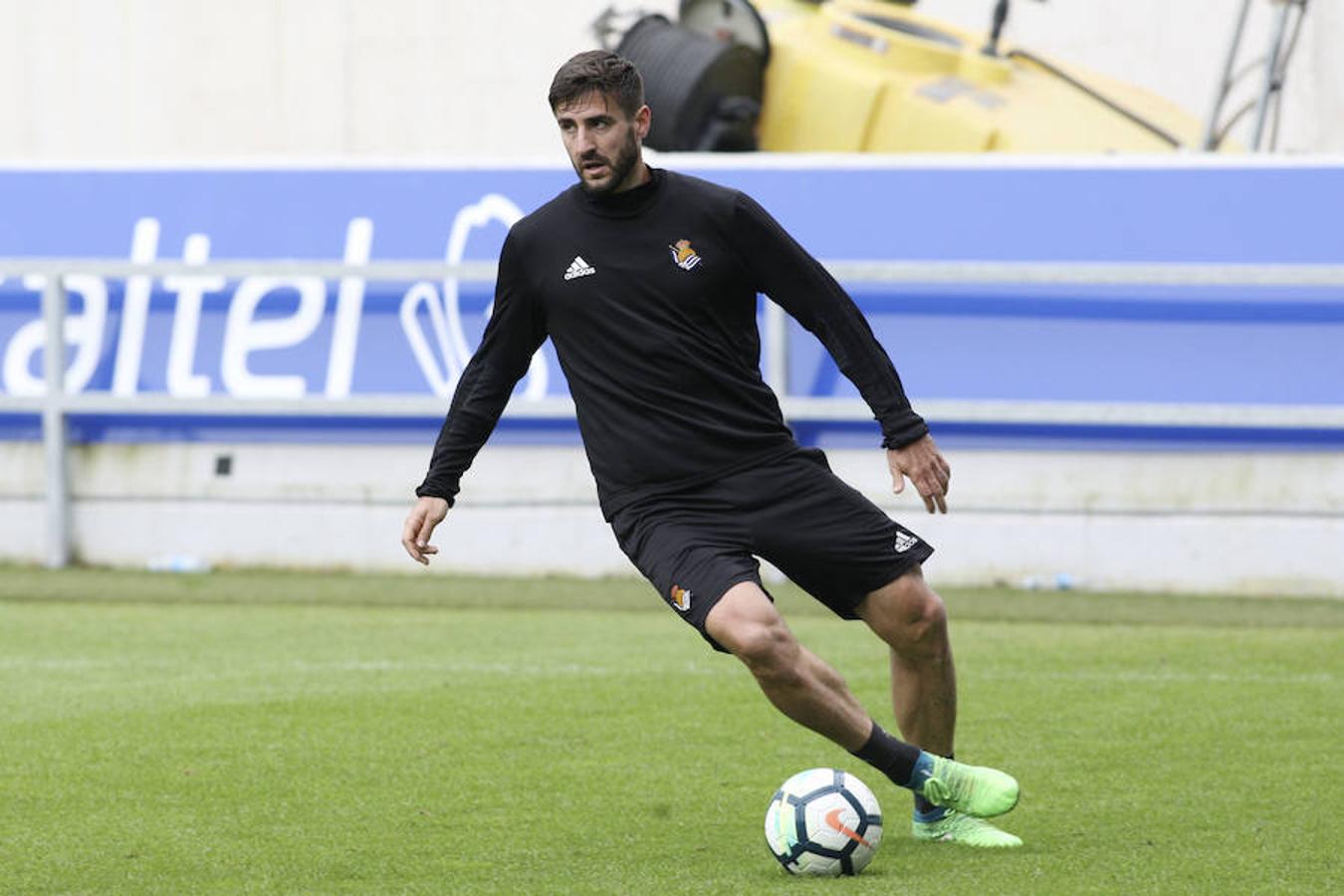 El equipo txuri-urdin se ha ejercitado con la baja de Héctor Moreno y la novedad de Le Normand 