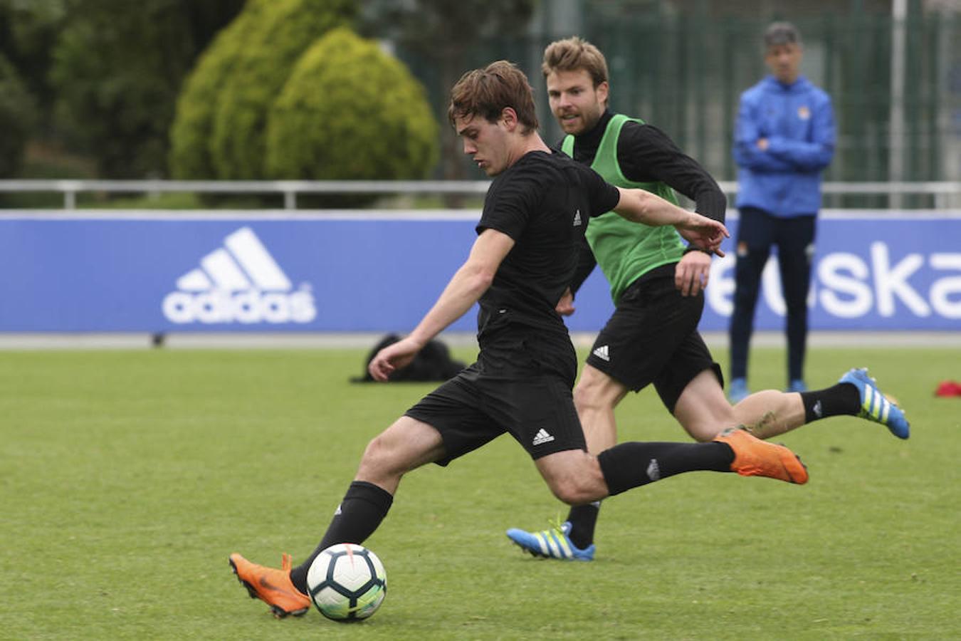 El equipo txuri-urdin se ha ejercitado con la baja de Héctor Moreno y la novedad de Le Normand 