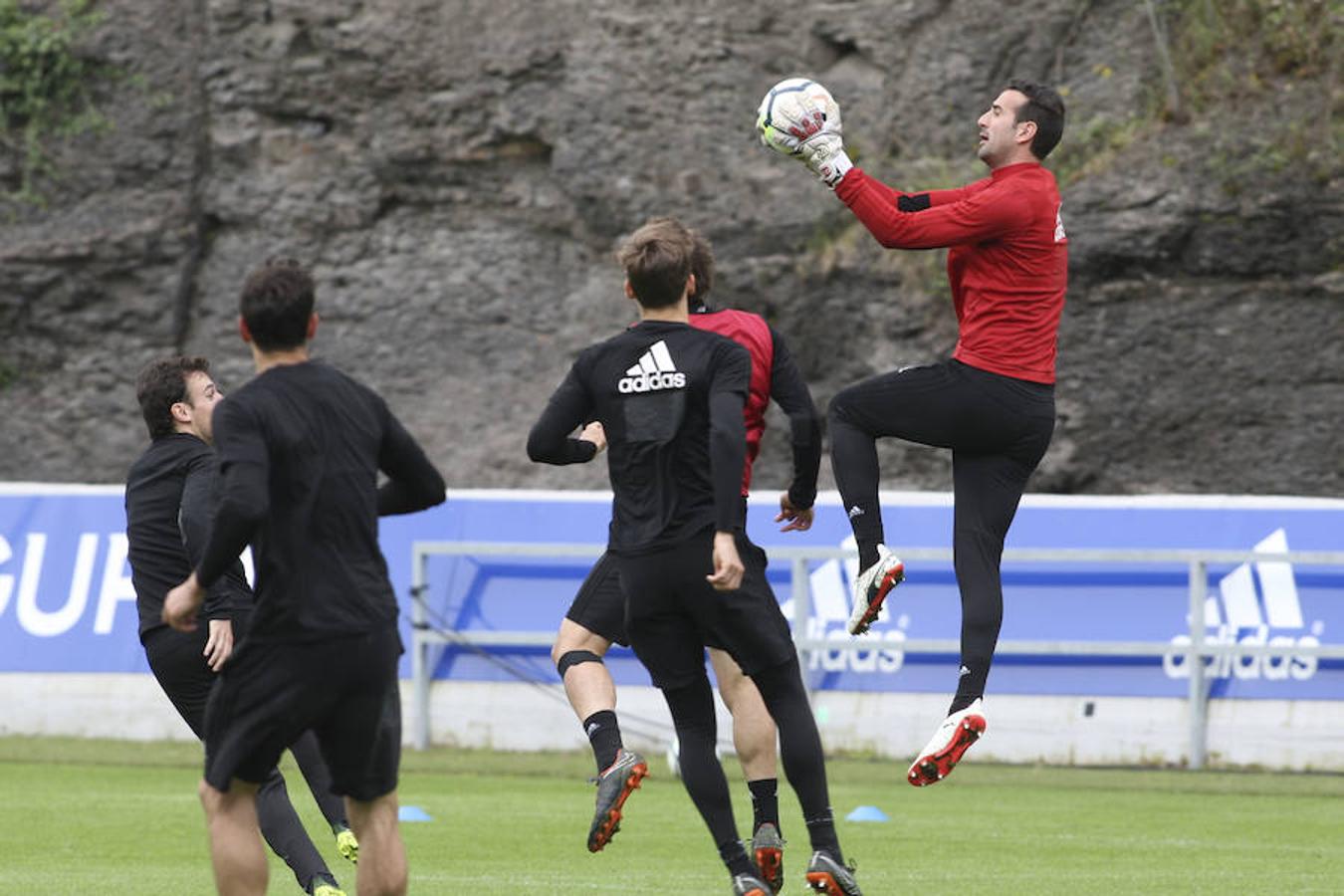 El equipo txuri-urdin se ha ejercitado con la baja de Héctor Moreno y la novedad de Le Normand 