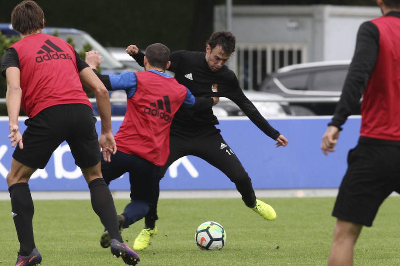 El equipo txuri-urdin se ha ejercitado con la baja de Héctor Moreno y la novedad de Le Normand 