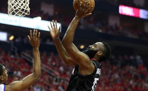 Harden lidera a Houston para empatar la serie ante los Warriors