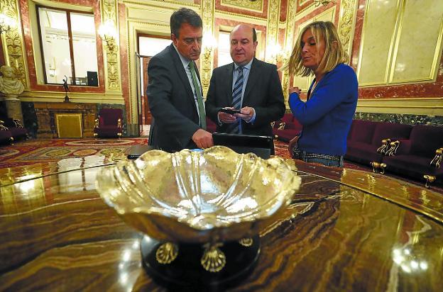 Aitor Esteban, Andoni Ortuzar e Idoia Sagastizabal, el pasado 25 de abril en el Congreso.