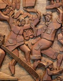 Imagen secundaria 2 - Oialumeko terraza, dantzaldiak hasi zirenean eta gaur egun. Azpian, aipatu muralaren detailea.