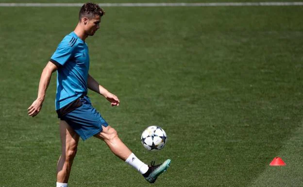 Cristiano Ronaldo durante la sesión de entrenamiento