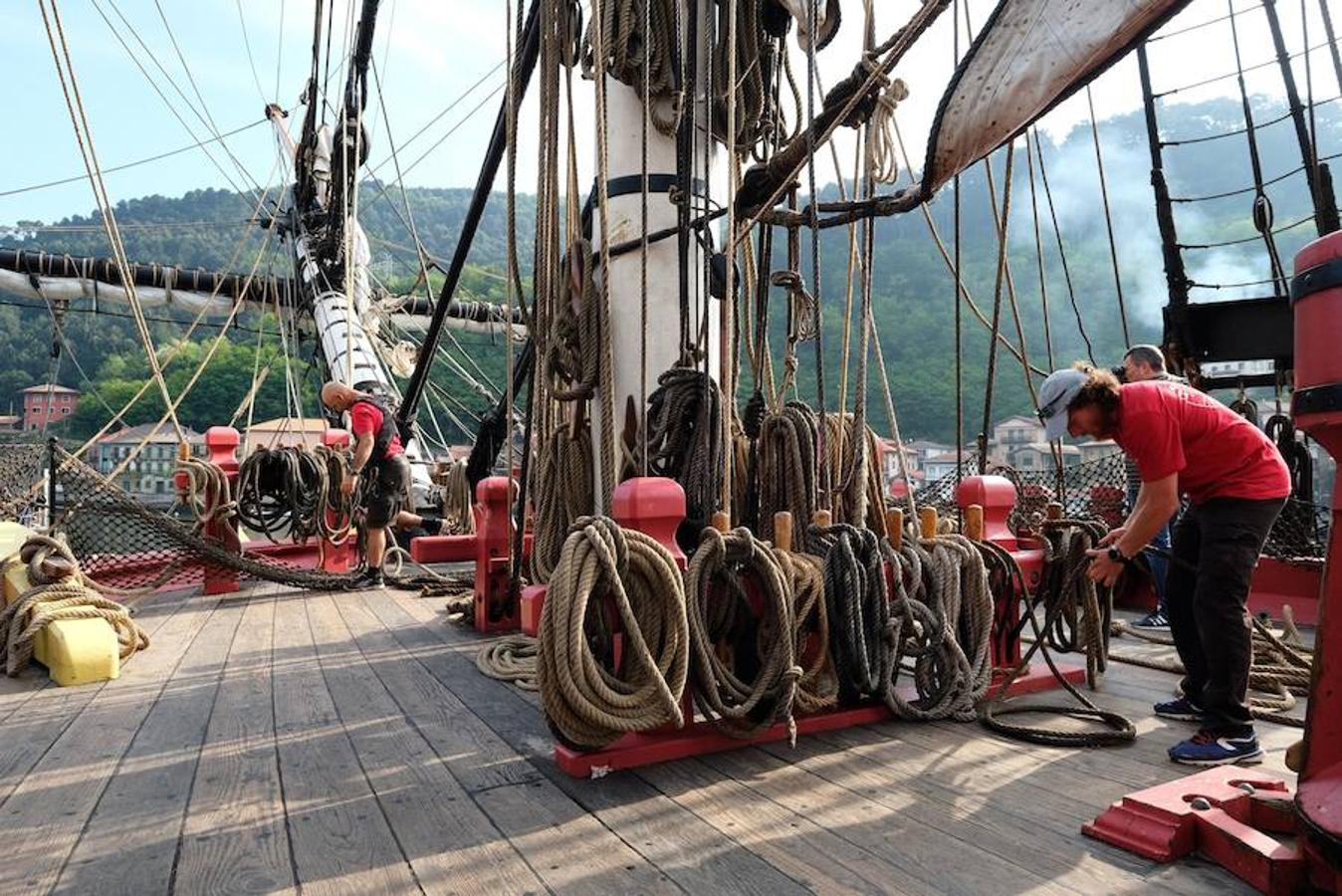 El buque francés construido como una réplica del mítico barco La Fayette del siglo XVIII puede visitarse desde hoy hasta el domingo. 