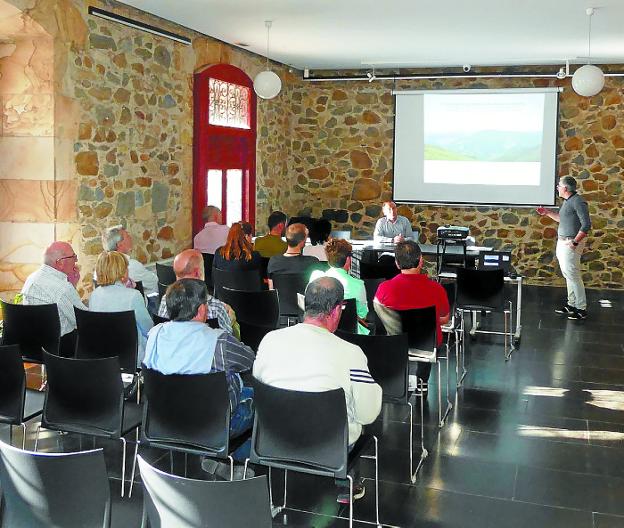 Exposición. Peñalba e Igor Zubillaga en la presentación del avance. 