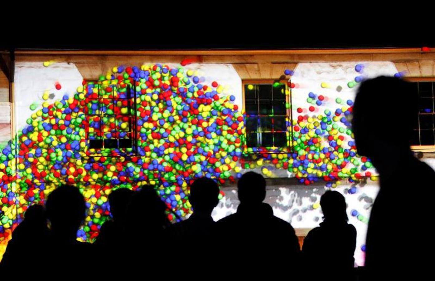 Proyecciones en las velas de la Ópera de Sydney durante el inicio oficial de Vivid Sydney, promovido como el festival de luz, música e ideas más grande del mundo, en Sydney, Australia.