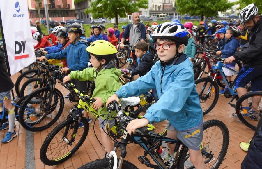 Gipuzkoa vive hoy y mañana sobre dos ruedas de la mano de la segunda feria Bicibizi, que desplegará un intenso programa de actividades, recorridos, talleres y actuaciones con la bicicleta como argumento.