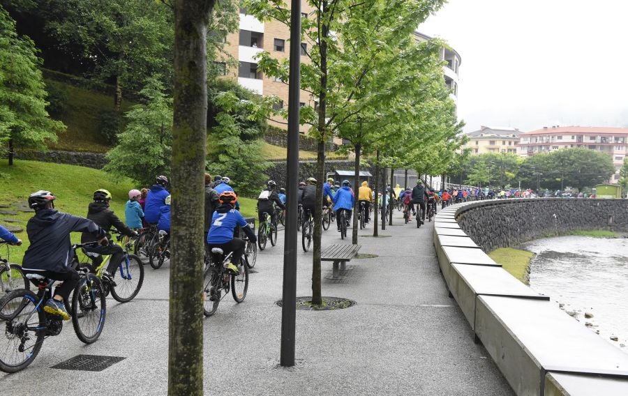 Gipuzkoa vive hoy y mañana sobre dos ruedas de la mano de la segunda feria Bicibizi, que desplegará un intenso programa de actividades, recorridos, talleres y actuaciones con la bicicleta como argumento.
