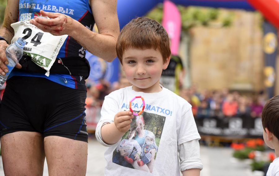 El joven suizo Rémi Bonnet (23 años) se ha impuesto en la categoría masculina de la Zegama-Aizkorri tras completar la prueba en 3:53:57.