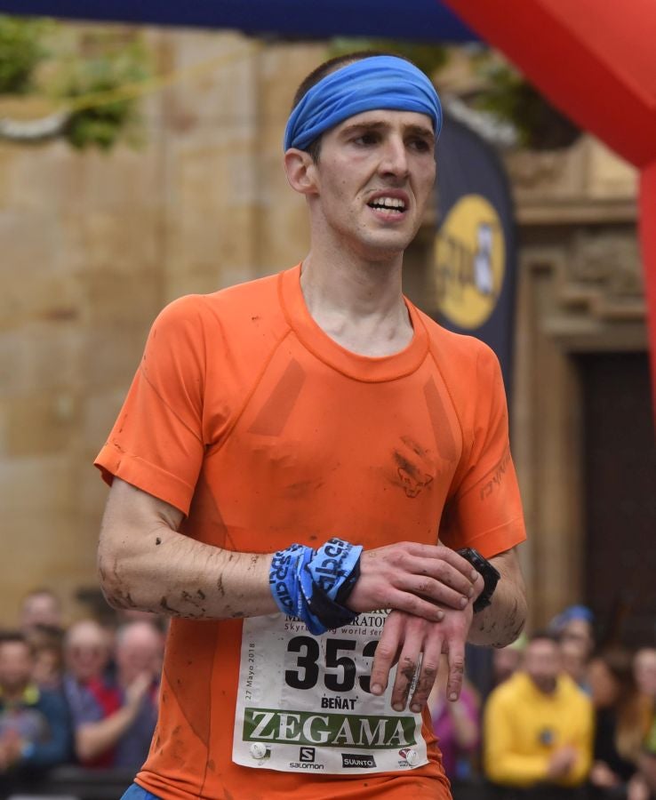 El joven suizo Rémi Bonnet (23 años) se ha impuesto en la categoría masculina de la Zegama-Aizkorri tras completar la prueba en 3:53:57.