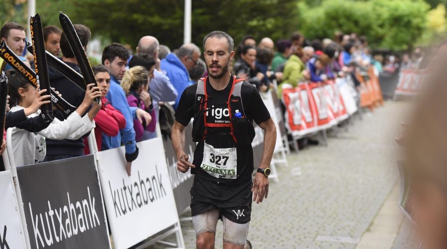 El joven suizo Rémi Bonnet (23 años) se ha impuesto en la categoría masculina de la Zegama-Aizkorri tras completar la prueba en 3:53:57.
