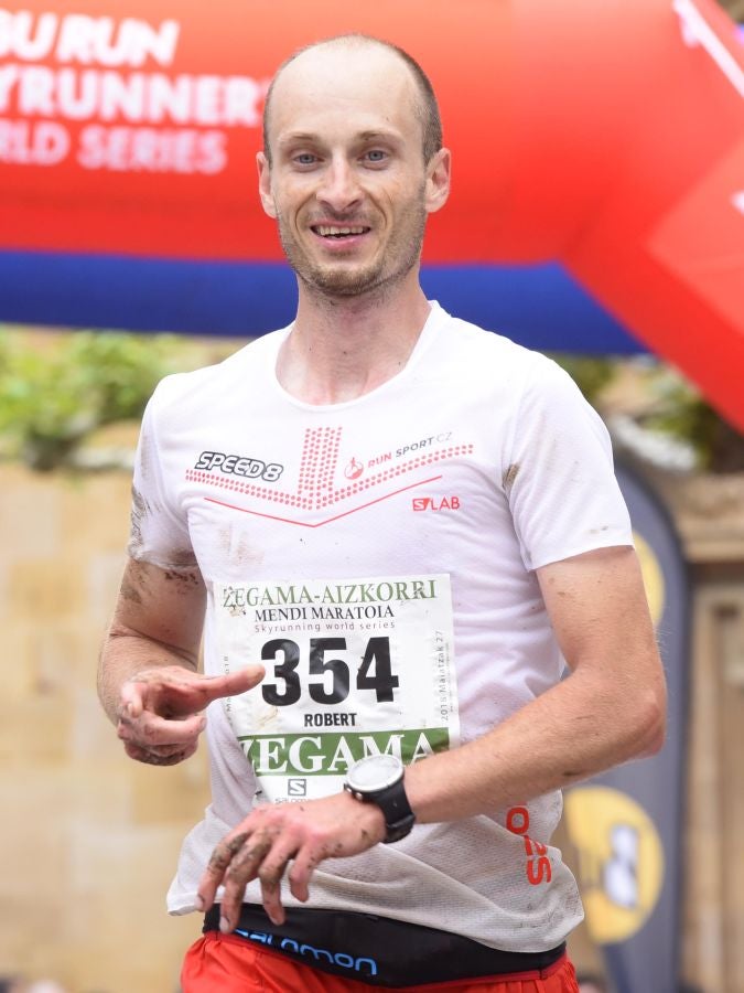 El joven suizo Rémi Bonnet (23 años) se ha impuesto en la categoría masculina de la Zegama-Aizkorri tras completar la prueba en 3:53:57.