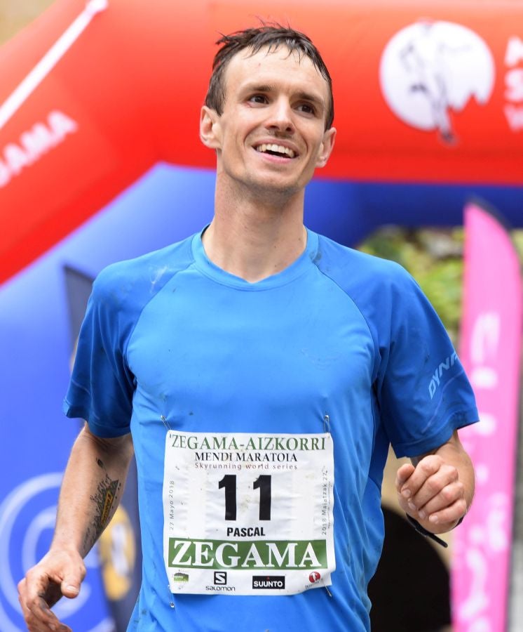 El joven suizo Rémi Bonnet (23 años) se ha impuesto en la categoría masculina de la Zegama-Aizkorri tras completar la prueba en 3:53:57.