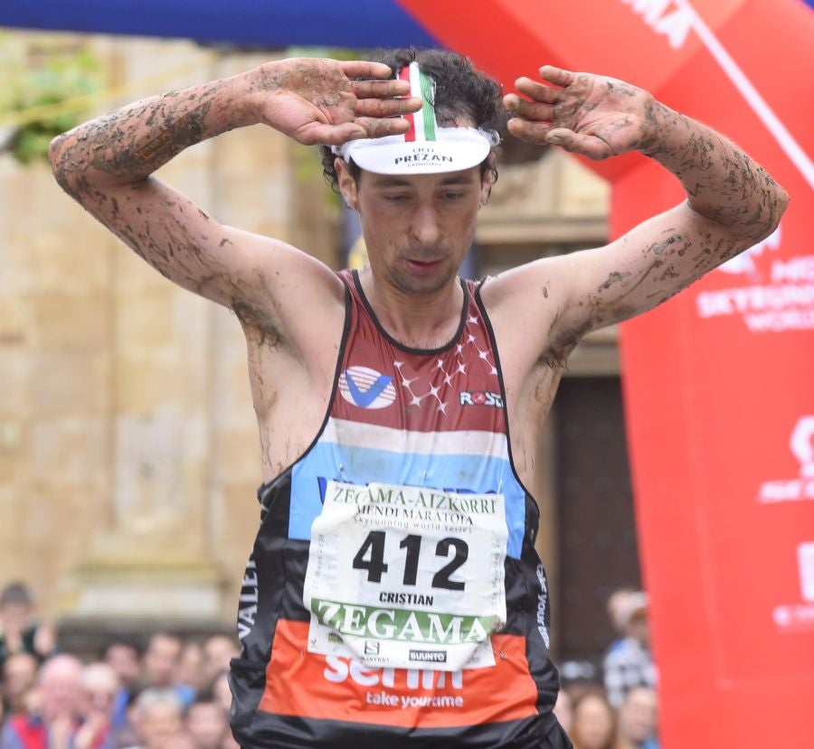 El joven suizo Rémi Bonnet (23 años) se ha impuesto en la categoría masculina de la Zegama-Aizkorri tras completar la prueba en 3:53:57.