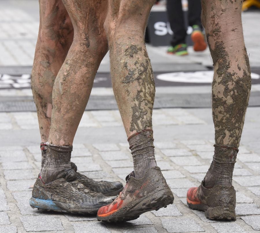El joven suizo Rémi Bonnet (23 años) se ha impuesto en la categoría masculina de la Zegama-Aizkorri tras completar la prueba en 3:53:57.
