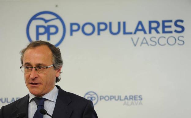 El presidente del PP vasco, Alfonso Alonso, en la rueda de prensa de este miércoles.
