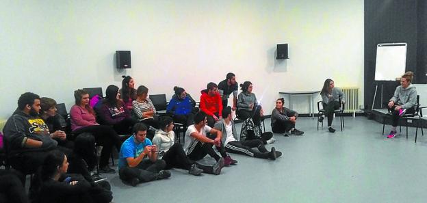 Jóvenes durante uno de los cursos de monitor impartido en Legazpi.