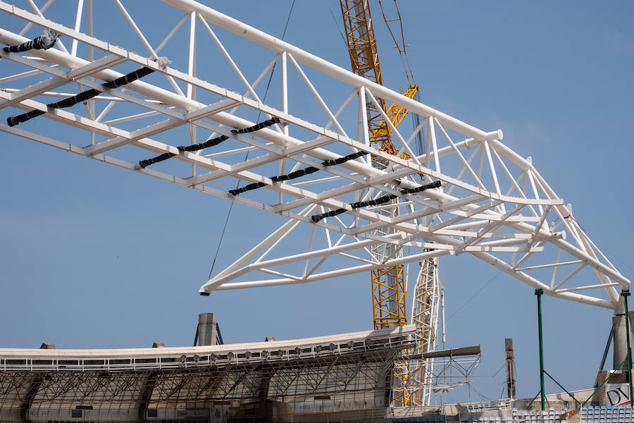 La remodelación del Estadio de Anoeta está dejando imágenes impactantes. Estas son las de este viernes.
