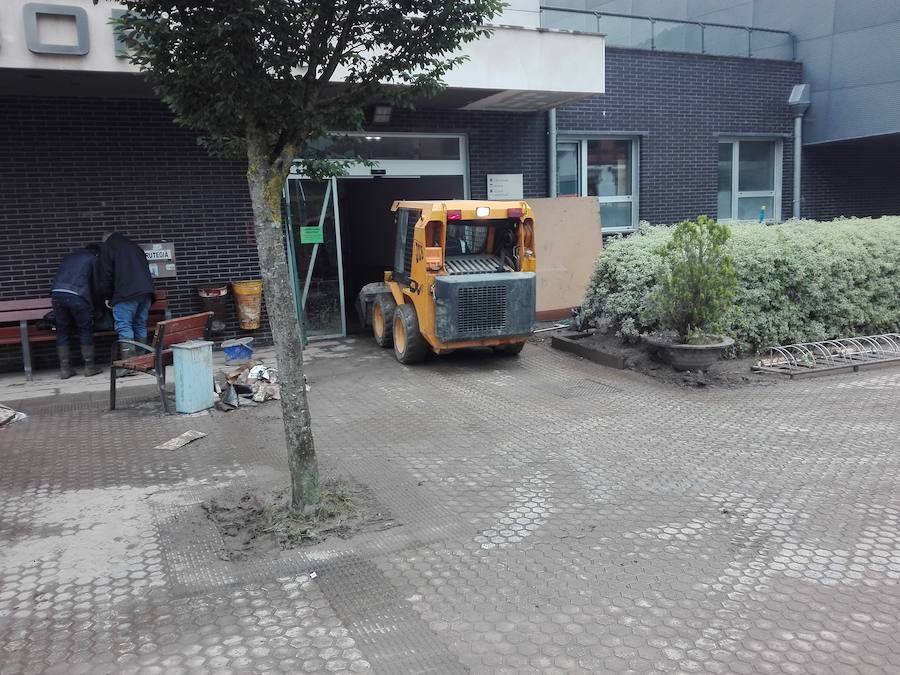 Antzuola se enfrenta este lunes al día después de la intensa tromba de agua caída el domingo y que ha provocado daños en la localidad.