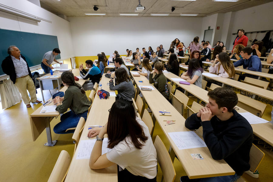 Más de 11.000 alumnos vascos han iniciado esta mañana las pruebas de acceso a la universidad. Las prueba de selectividad durarán tres días,