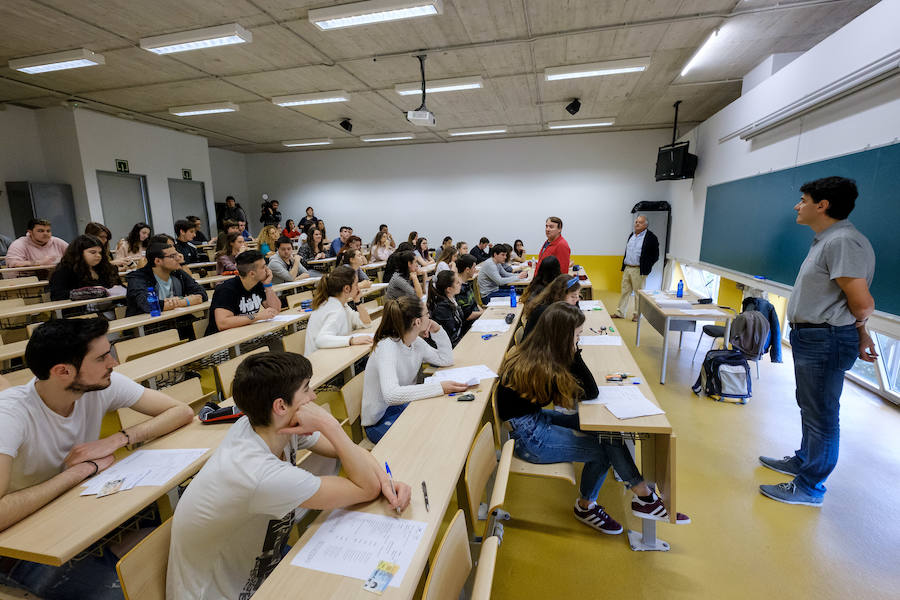 Más de 11.000 alumnos vascos han iniciado esta mañana las pruebas de acceso a la universidad. Las prueba de selectividad durarán tres días,