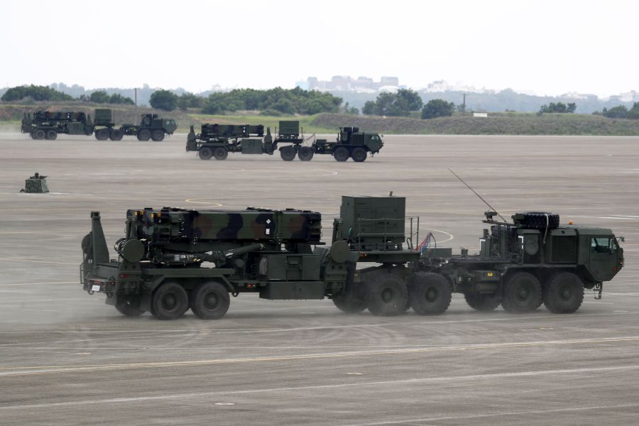 Soldados taiwaneses participan en el 34º ejercicio militar anual Han Kuang (Gloria china), en la ciudad de Nueva Taipei, Taiwán en el que se recrea un ataque proveniente de China. 