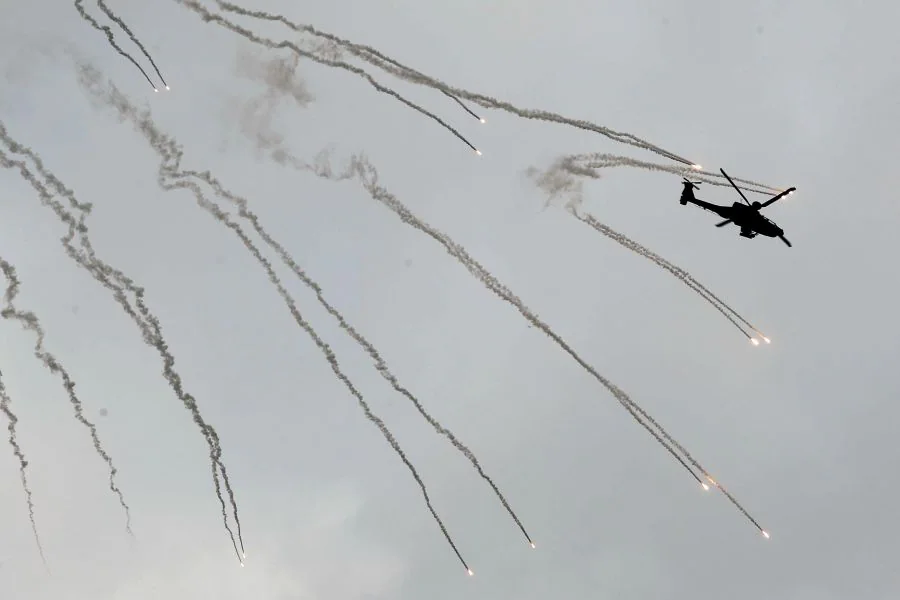 Soldados taiwaneses participan en el 34º ejercicio militar anual Han Kuang (Gloria china), en la ciudad de Nueva Taipei, Taiwán en el que se recrea un ataque proveniente de China. 