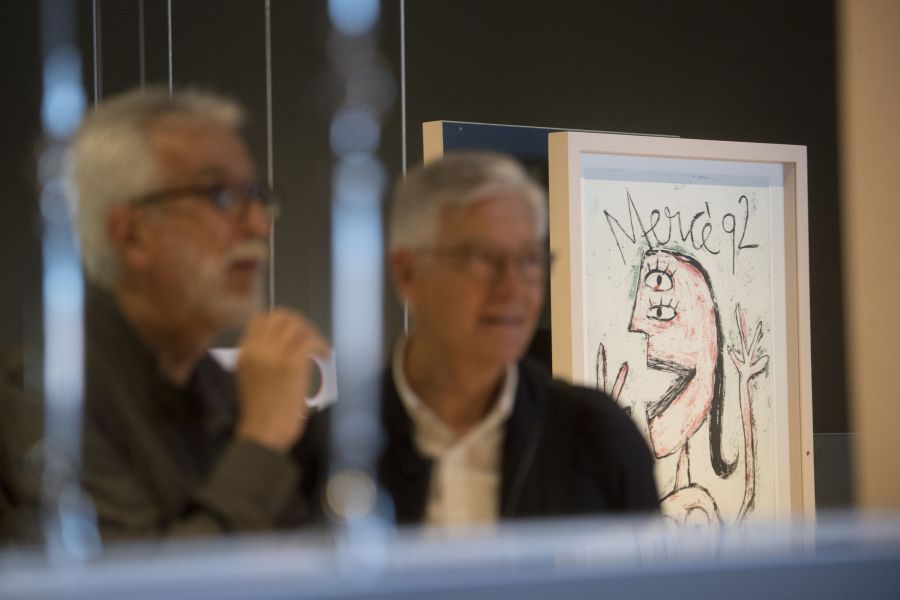 El Museo del Diseño exhibe los trabajos de más de 200 profesionales del diseño, entre ellos Enric Satué, América Sánchez, Peret, Mariscal, Pati Núñez o Claret Serrahima, en la exposición '¿Diseñas o trabajas? La nueva comunicación visual. 1980-2003', con la que el Museo del Diseño evoca una época de especial vitalidad dentro de este ámbito. 