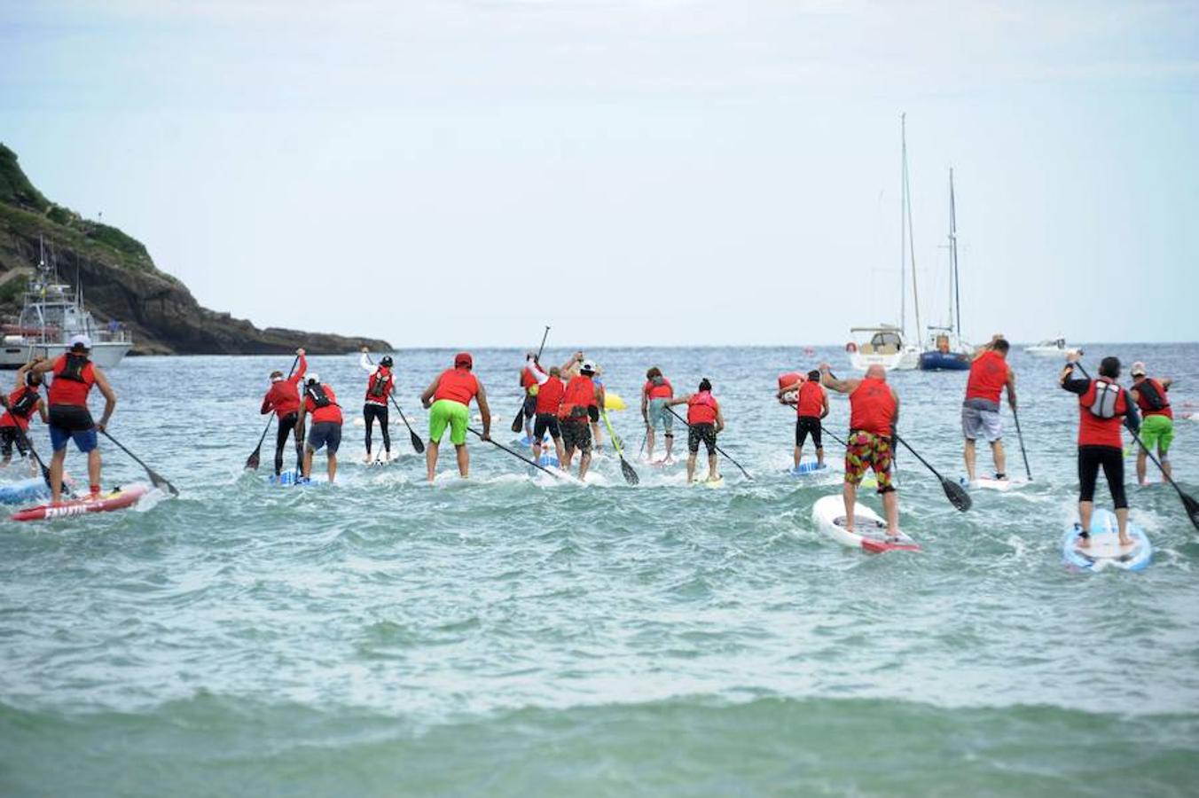 San Sebastián, de la mano del club Fortuna, ha acogido este sábado una de las citas del circuito europeo de stand up paddle valedera también para la clasificación mundial. Es el tercer año consecutivo que el circuito tiene parada en nuestra costa. 