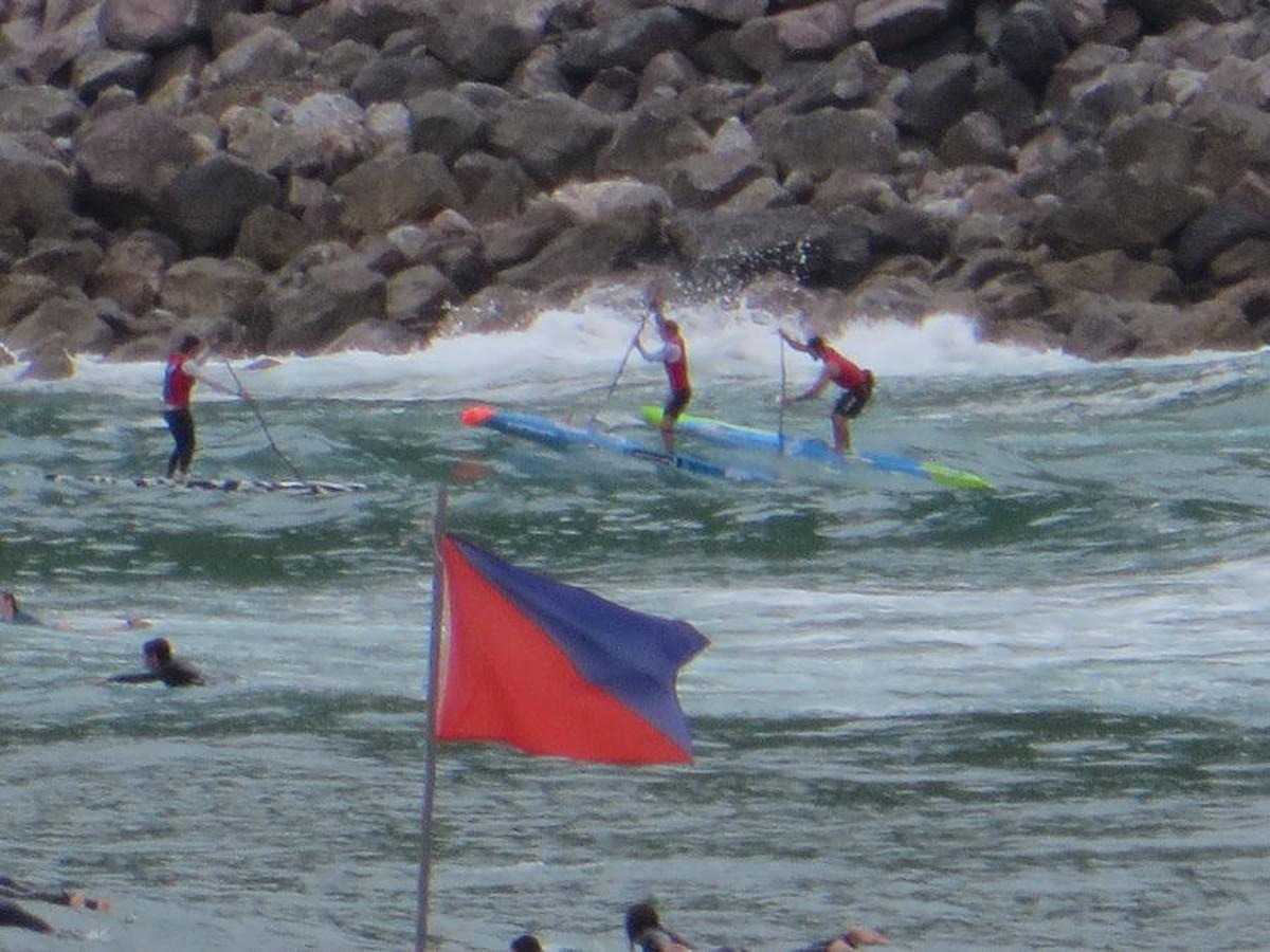 San Sebastián, de la mano del club Fortuna, ha acogido este sábado una de las citas del circuito europeo de stand up paddle valedera también para la clasificación mundial. Es el tercer año consecutivo que el circuito tiene parada en nuestra costa. 