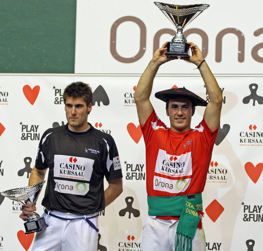 2010.- Campeonato de Remonte Torneo Casino Kursaal. El ganador, Koteto Ezkurra, posa feliz. Junto a él, el finalista San Miguel. 