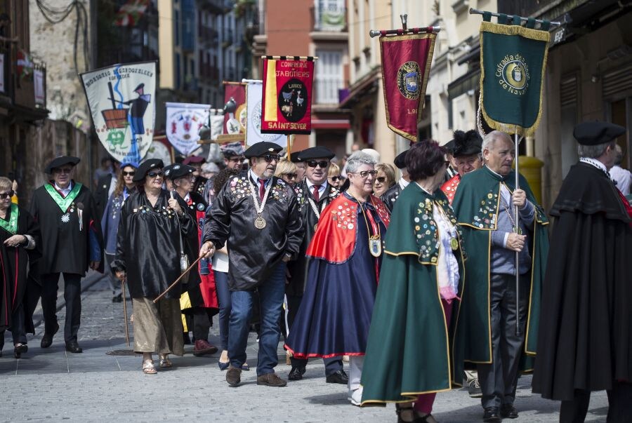 La Cofradía del Salmón del Bidasoa ha celebrado su XXXIX Capítulo y ha entronizado a sus nuevos cofrades de honor.