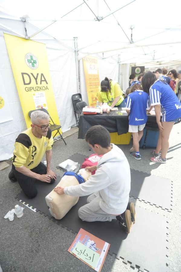 La Fundación de la Real Sociedad celebra su día en Zubieta. Cientos de familias han acudido al evento para celebrarlo.