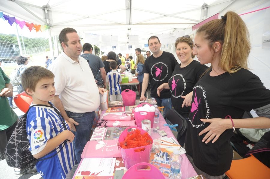 La Fundación de la Real Sociedad celebra su día en Zubieta. Cientos de familias han acudido al evento para celebrarlo.