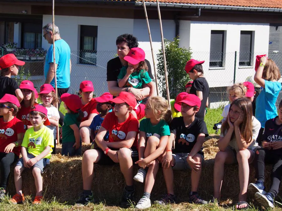 La fiesta de las Eskola Txikiak se ha celebrado en Oikina, Zumaia. Un añio más, el acto ha reunido a las 26 esculeas infantiles de Gipuzkoa.