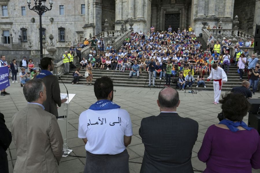 Refugiados gipuzkoanos han marchado desde Aizpurutxo hasta el Santuario de Loyola, en Azpeitia.