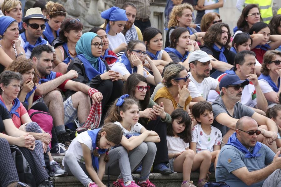 Refugiados gipuzkoanos han marchado desde Aizpurutxo hasta el Santuario de Loyola, en Azpeitia.