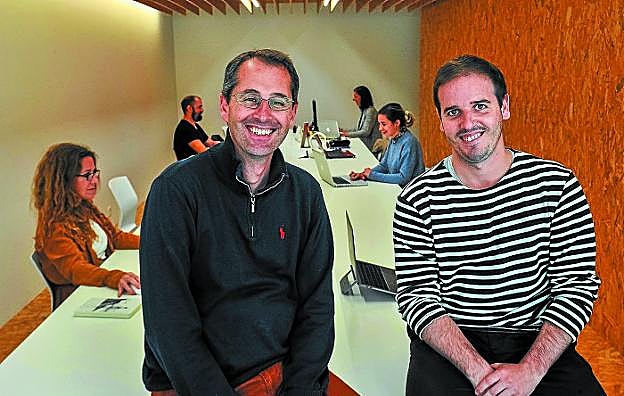 Aitor Echevarria y Diego Polo en las instalaciones de Hasitago.